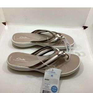 NWT Clarks "Cloud Steppers" Women's Tan & White Cushion Soft Flipflops - Size 9